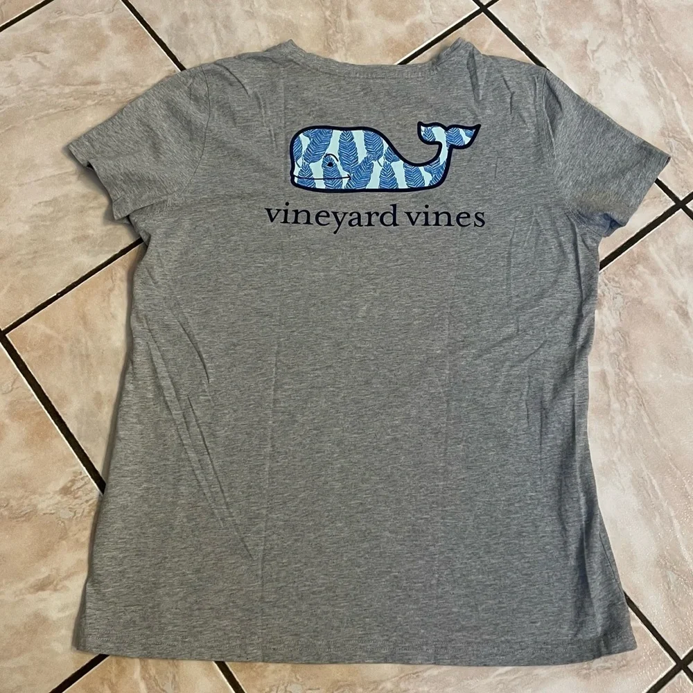 Vineyard Vines Tee Size: M - Picture 2 of 4